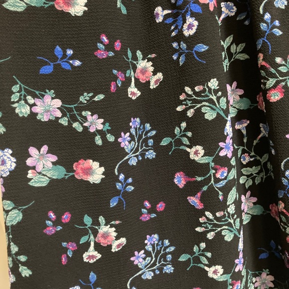 Francesca’s Surplice Black Floral Dress Large - Picture 5 of 9